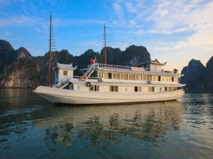 Dugong cruise 3 days 2 nights ( 1 night on boat + 1 night in hotel  )