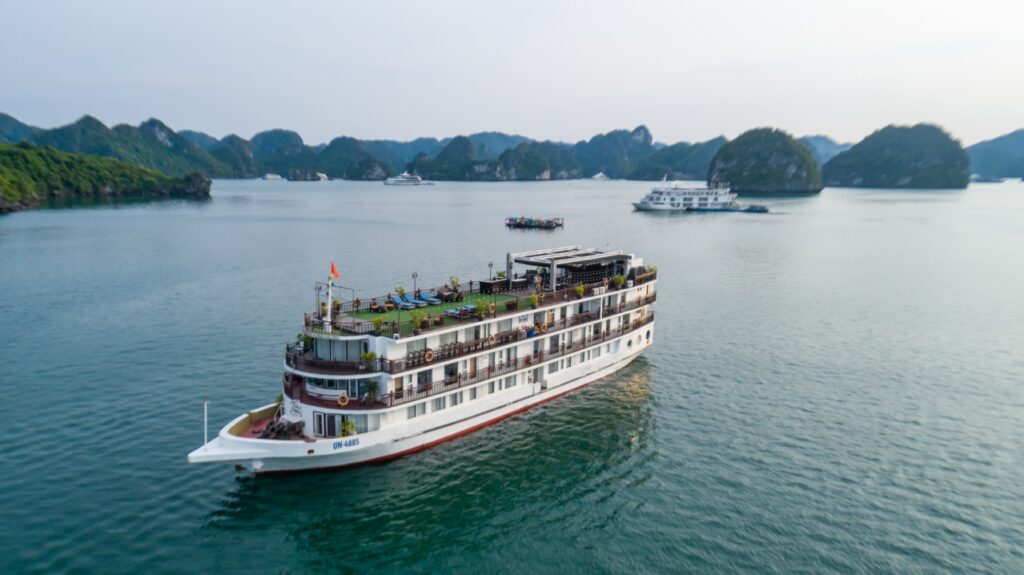 2 DAYS DISCOVER TRINH NU BEACH & SURPRISE CAVE
