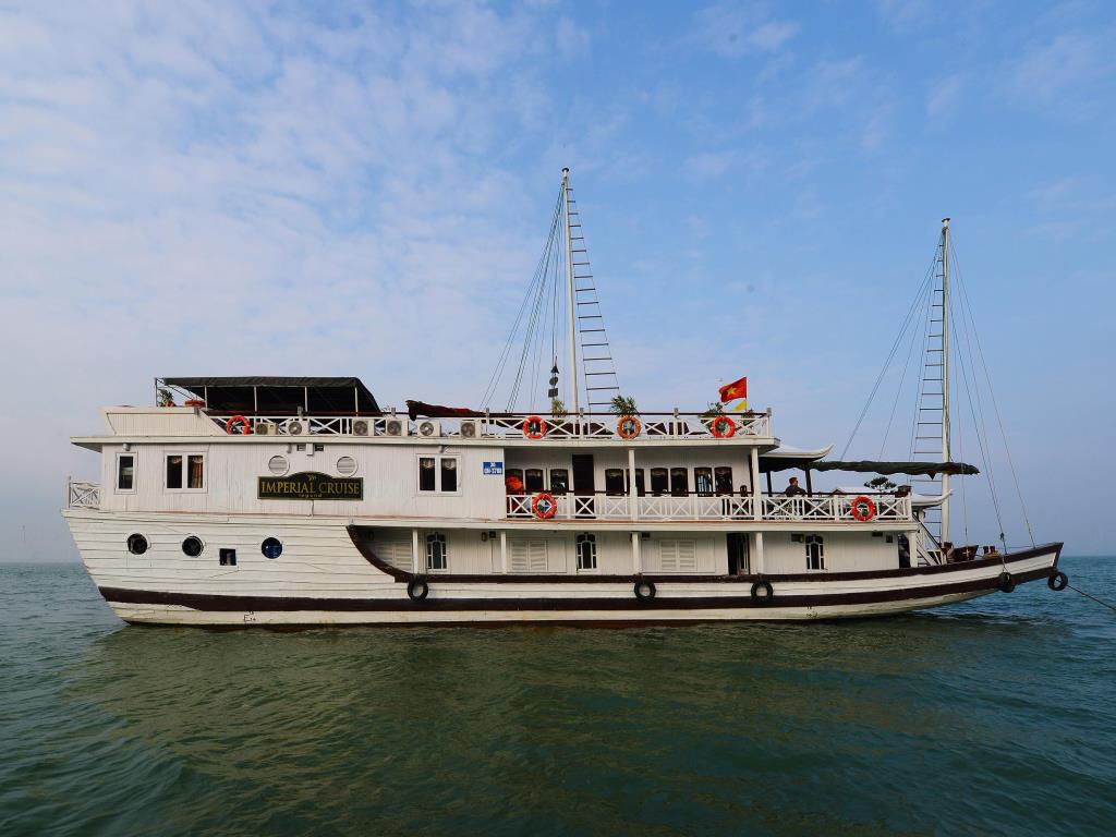 Imperial Legend cruise 3 days 2 nights ( 1 night on the boat + 1 night at bungalow )