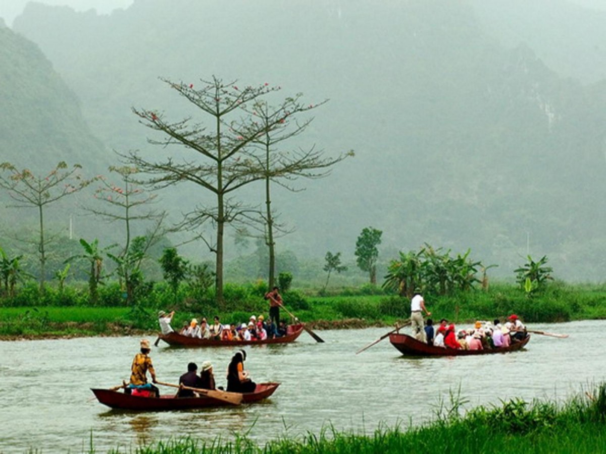 HOA LƯ – TAM COC – MUA CAVE BY LIMOUSINE