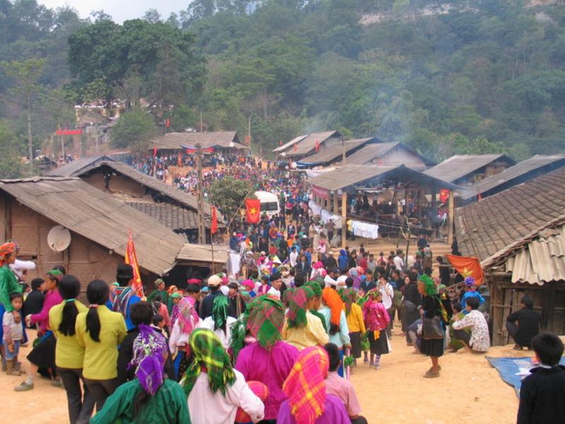 Sapa Tour: Medium trek in Ta Phin, Trung Chai and transfer by Bus 3 days/ 2 nights