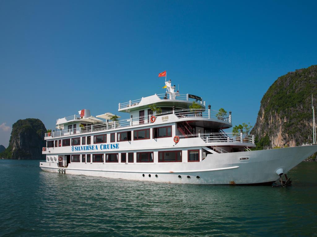 Silversea cruise 3 days 2 nights ( 1 night on boat + 1 night in hotel )