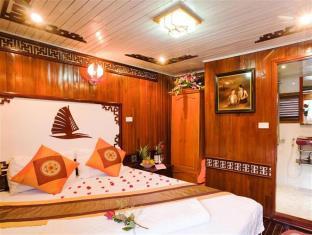 Fantasea cruise 3 days 2 nights ( 1 night on the boat + 1 night iat Bungalow))